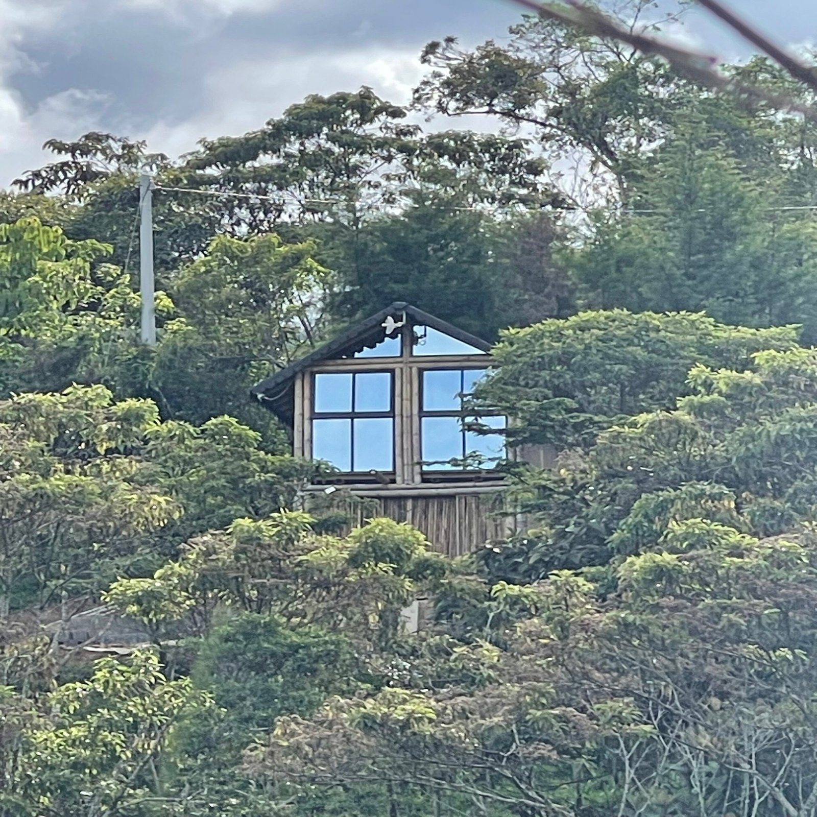 Cabaña vista a la montaña