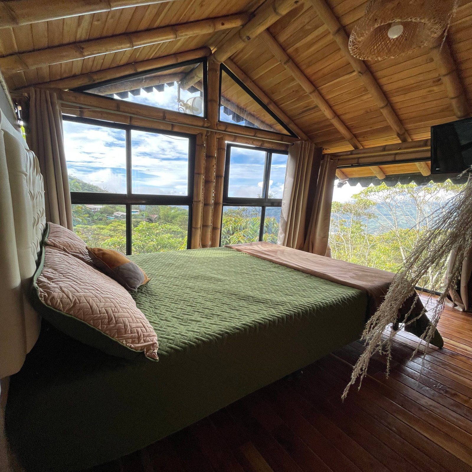 Cabaña vista a la montaña